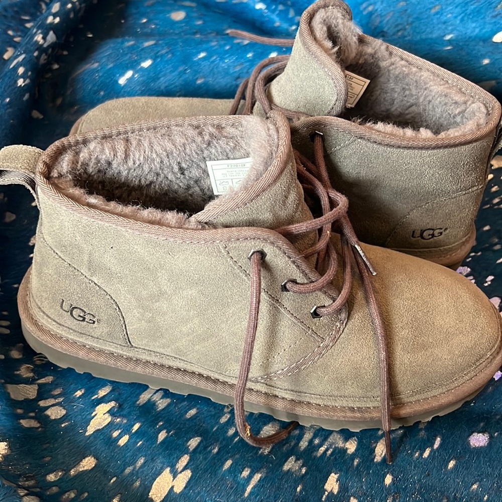 Grey neumel Uggs